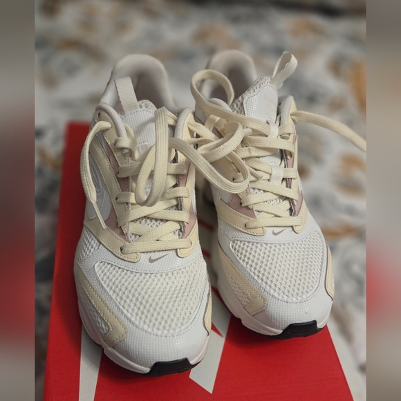 Nike Zoom Air Fire Women's White and Cream Sneakers - Picture 8 of 10